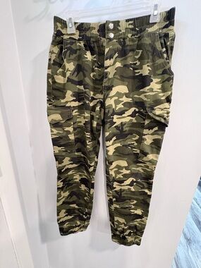 Almost Famous Women's Camouflage Cargo Ankle Pants - Olive Camo